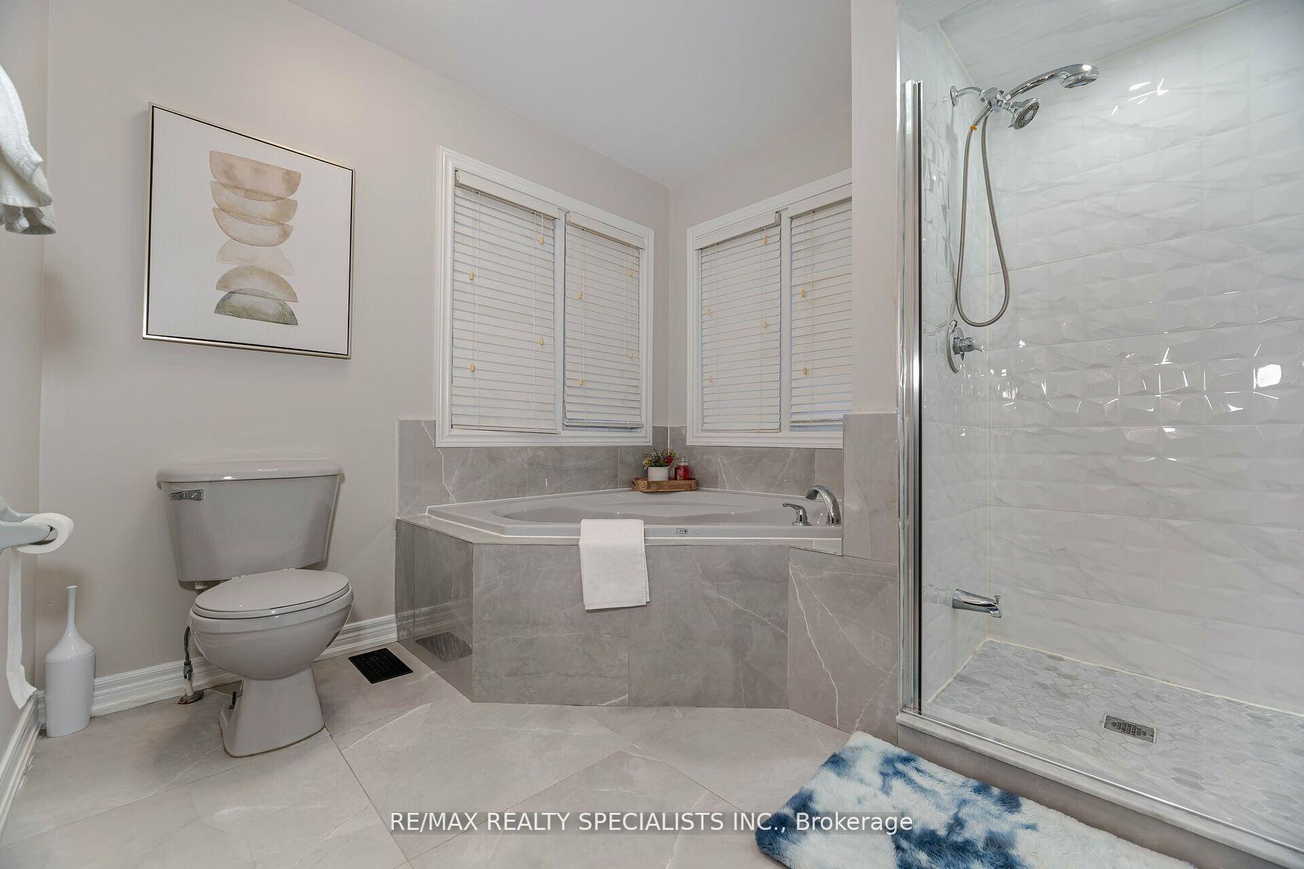 Photo 16 of 37 Harbourtown Crescent, Brampton, Madoc — HOMEH