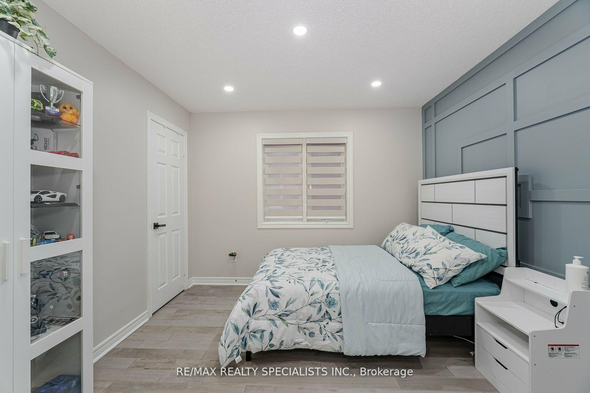 Photo 23 of 37 Harbourtown Crescent, Brampton, Madoc — HOMEH