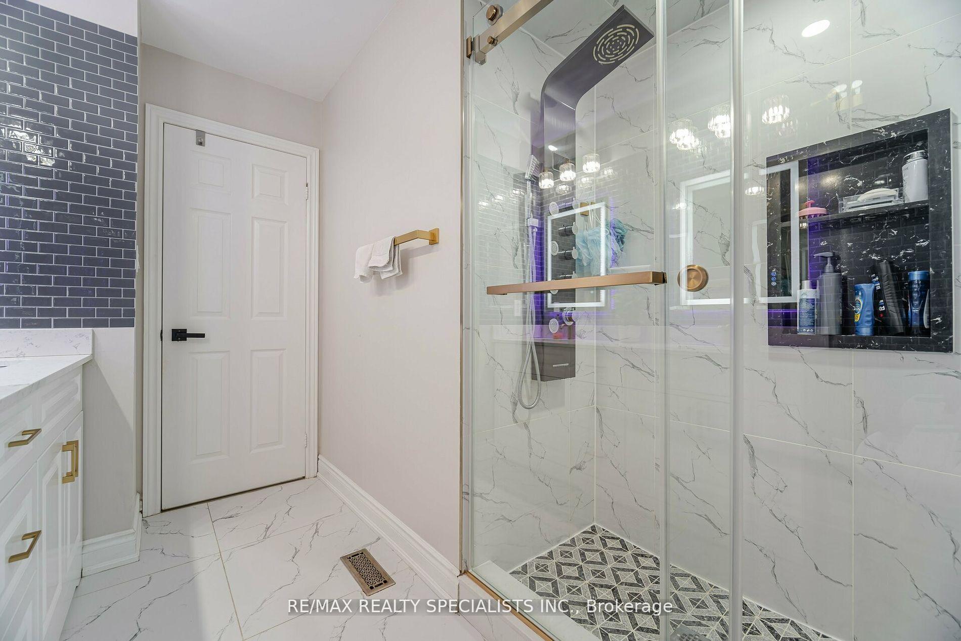 Photo 25 of 37 Harbourtown Crescent, Brampton, Madoc — HOMEH