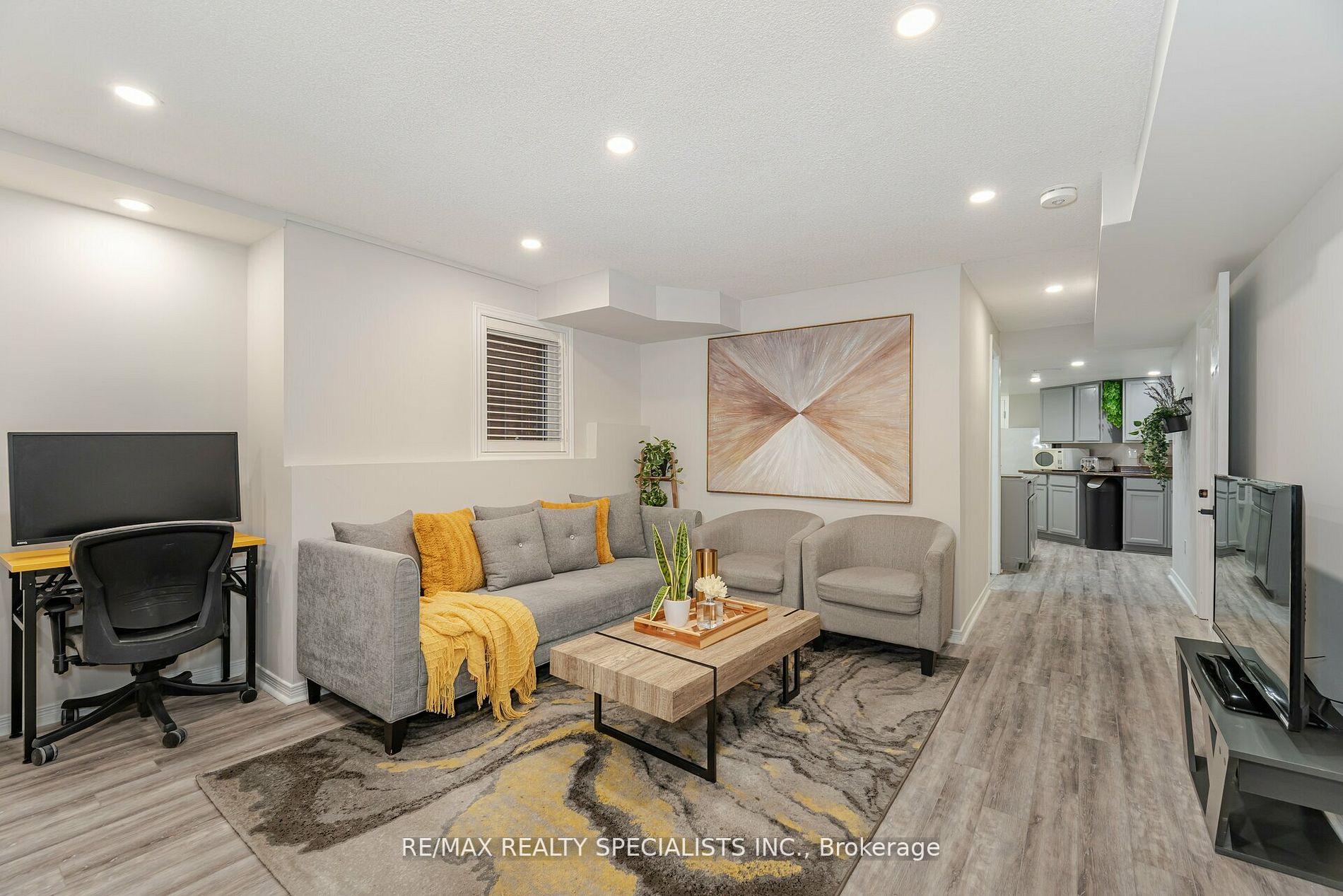 Photo 22 of 37 Harbourtown Crescent, Brampton, Madoc — HOMEH