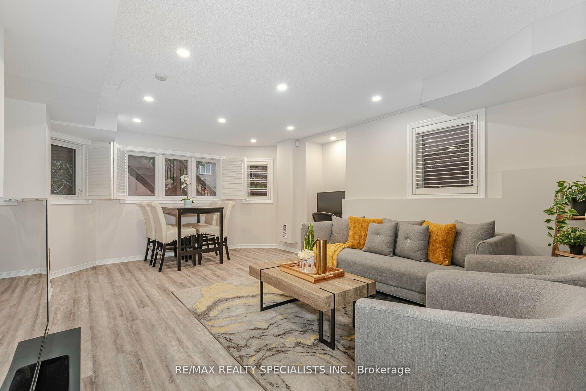 Photo 29 of 37 Harbourtown Crescent, Brampton, Madoc — HOMEH