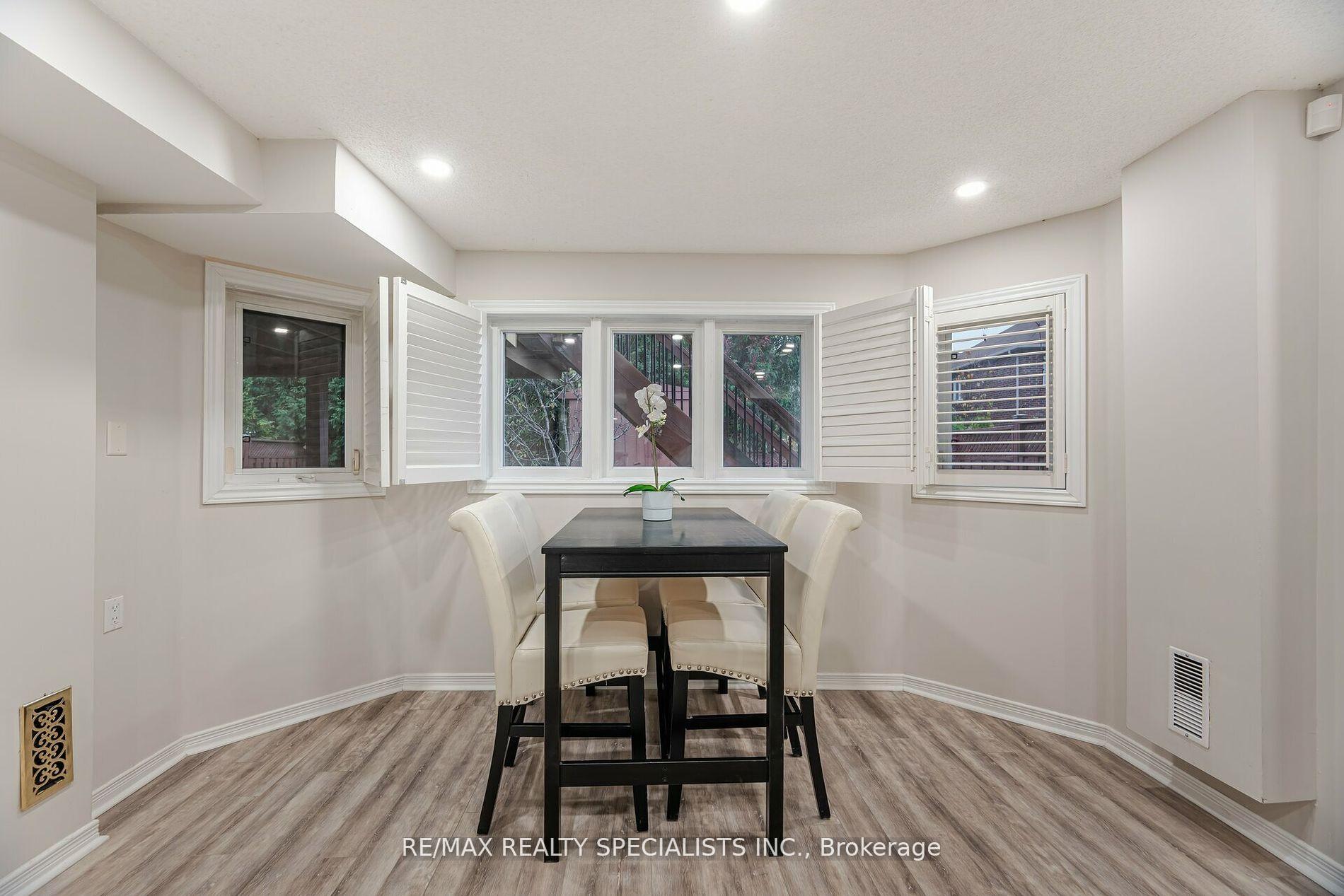 Photo 28 of 37 Harbourtown Crescent, Brampton, Madoc — HOMEH
