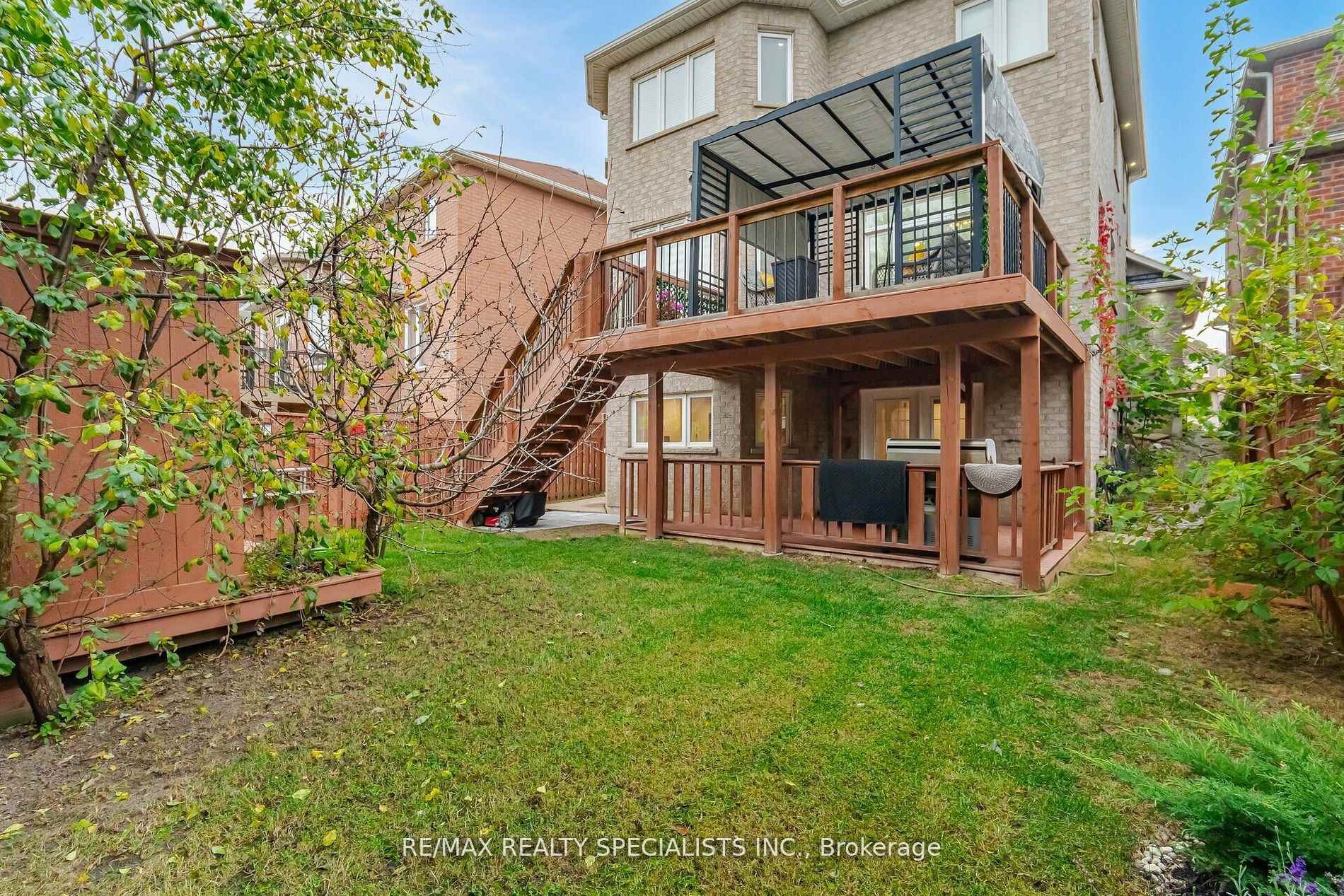 Photo 38 of 37 Harbourtown Crescent, Brampton, Madoc — HOMEH