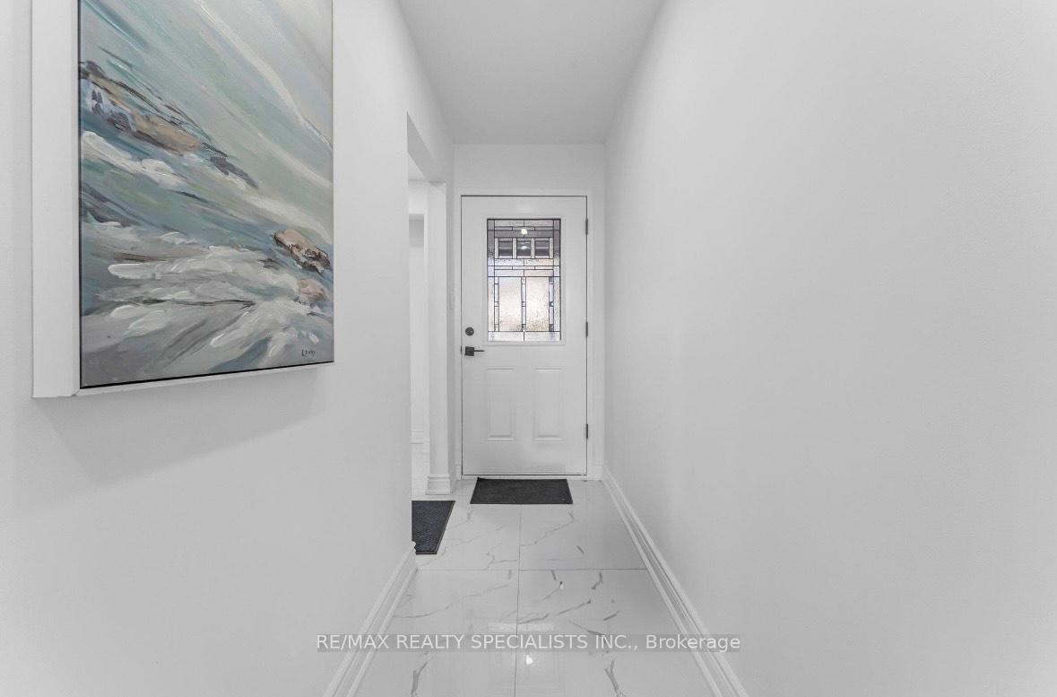 Photo 5 of 67 Winterfold Drive, Brampton, Madoc — HOMEH