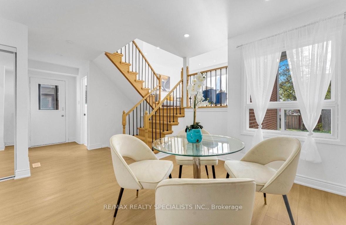 Photo 8 of 67 Winterfold Drive, Brampton, Madoc — HOMEH