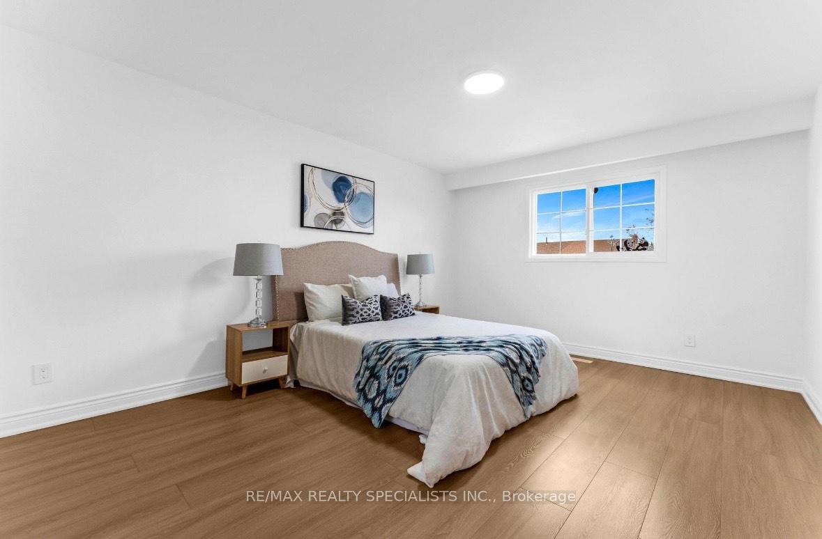 Photo 10 of 67 Winterfold Drive, Brampton, Madoc — HOMEH