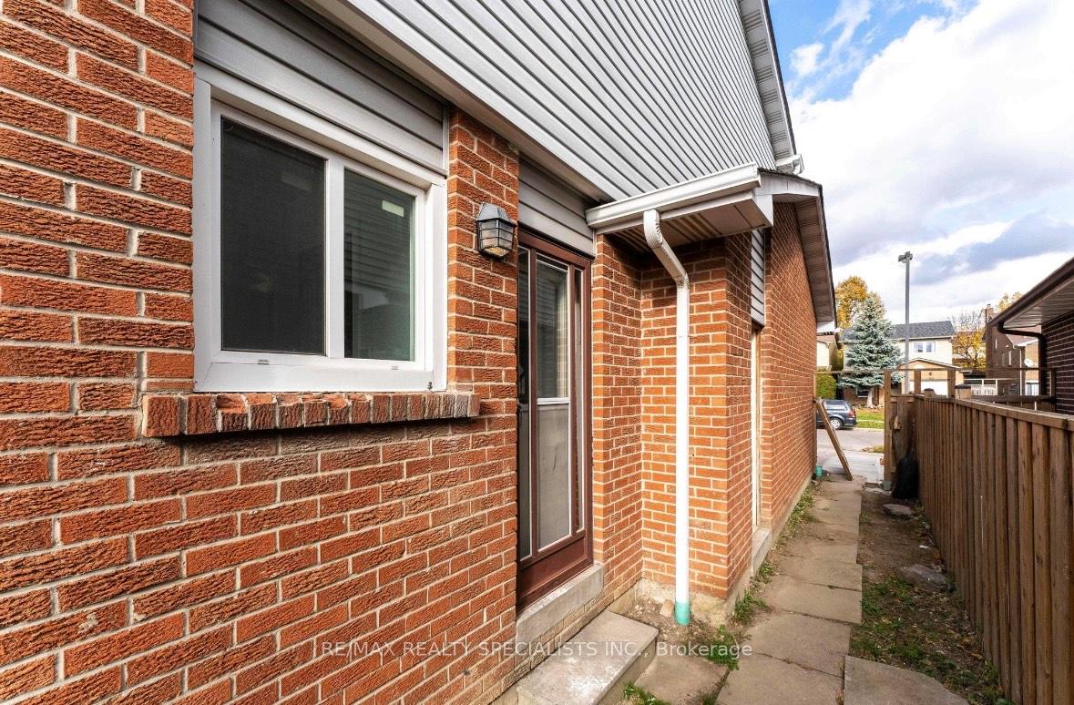 Photo 34 of 67 Winterfold Drive, Brampton, Madoc — HOMEH