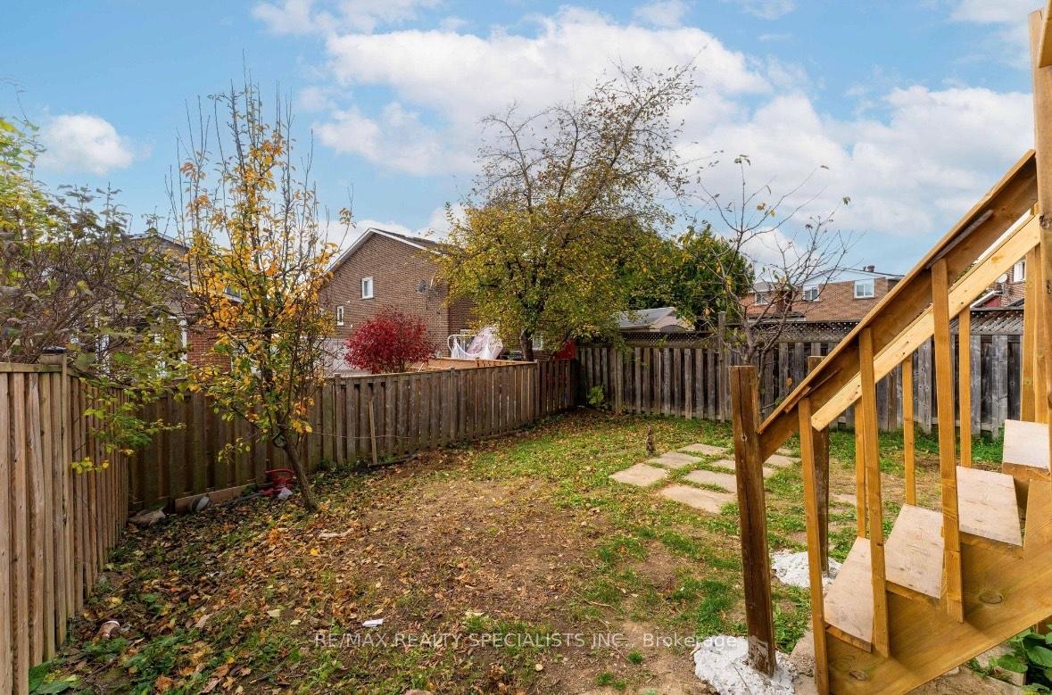 Photo 33 of 67 Winterfold Drive, Brampton, Madoc — HOMEH