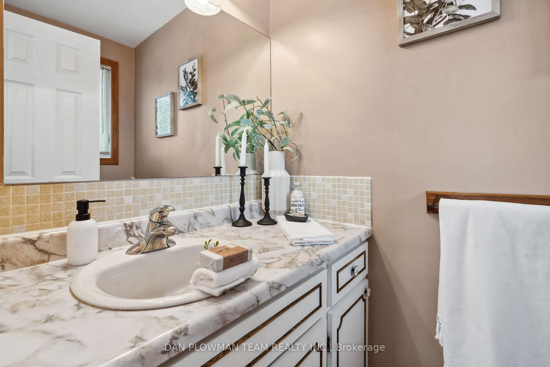Photo 7 of 4880 Liberty Street N, Clarington, Rural Clarington — HOMEH