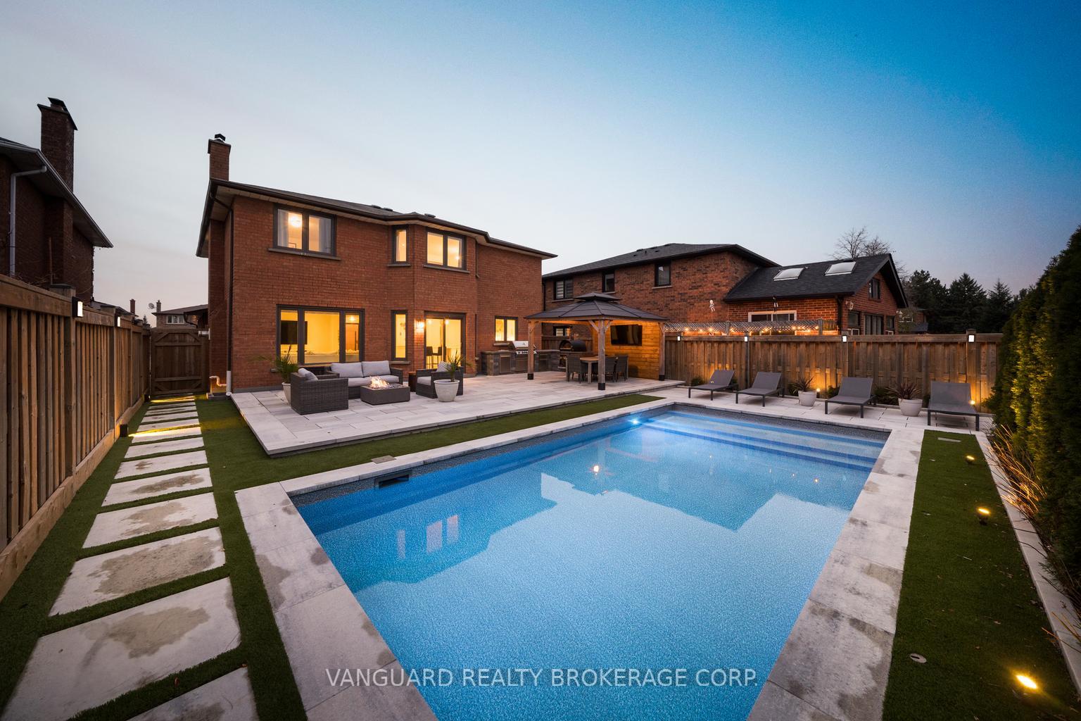 Photo 5 of 61 Belair Way, Vaughan, East Woodbridge — HOMEH