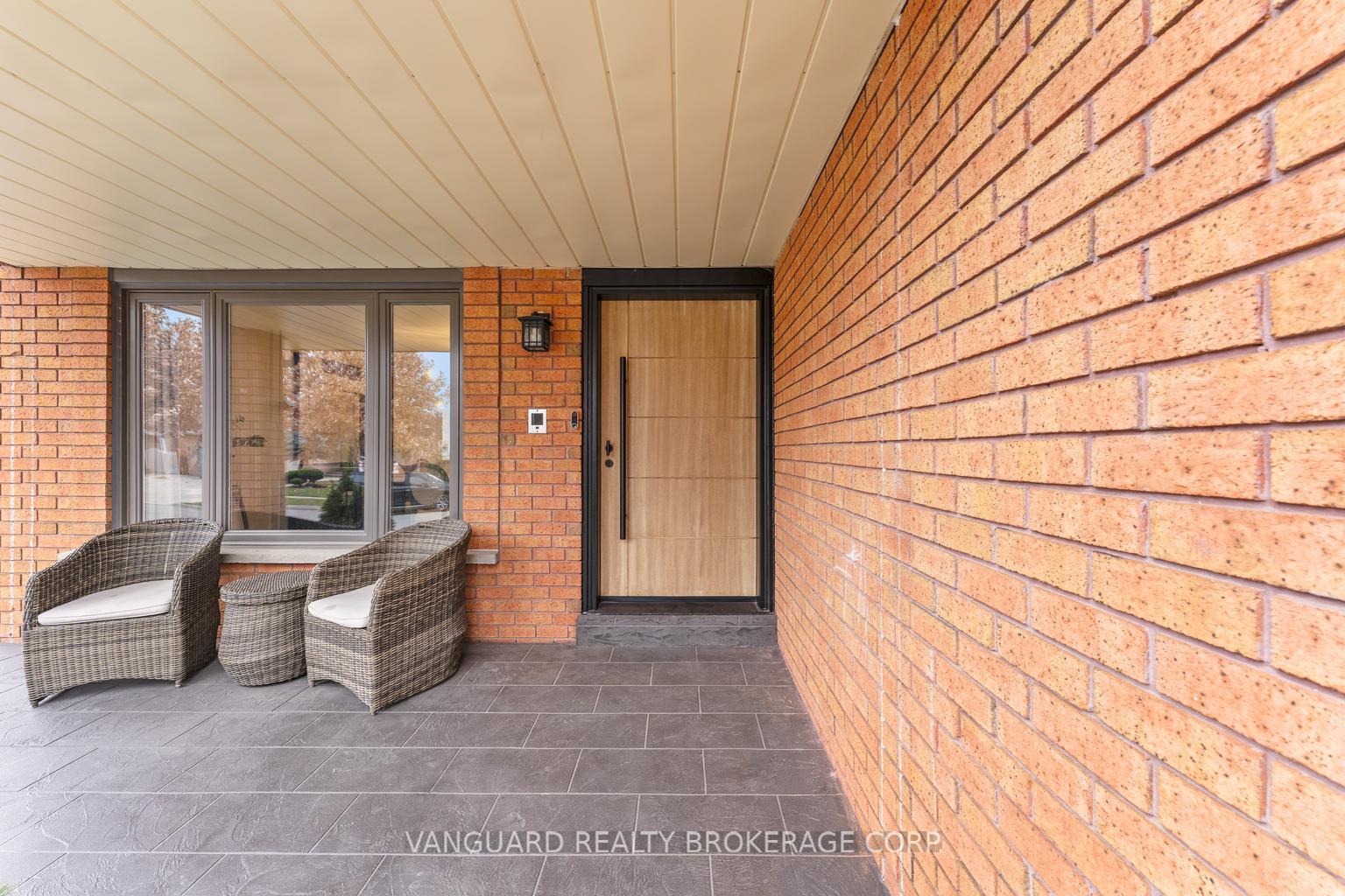 Photo 8 of 61 Belair Way, Vaughan, East Woodbridge — HOMEH