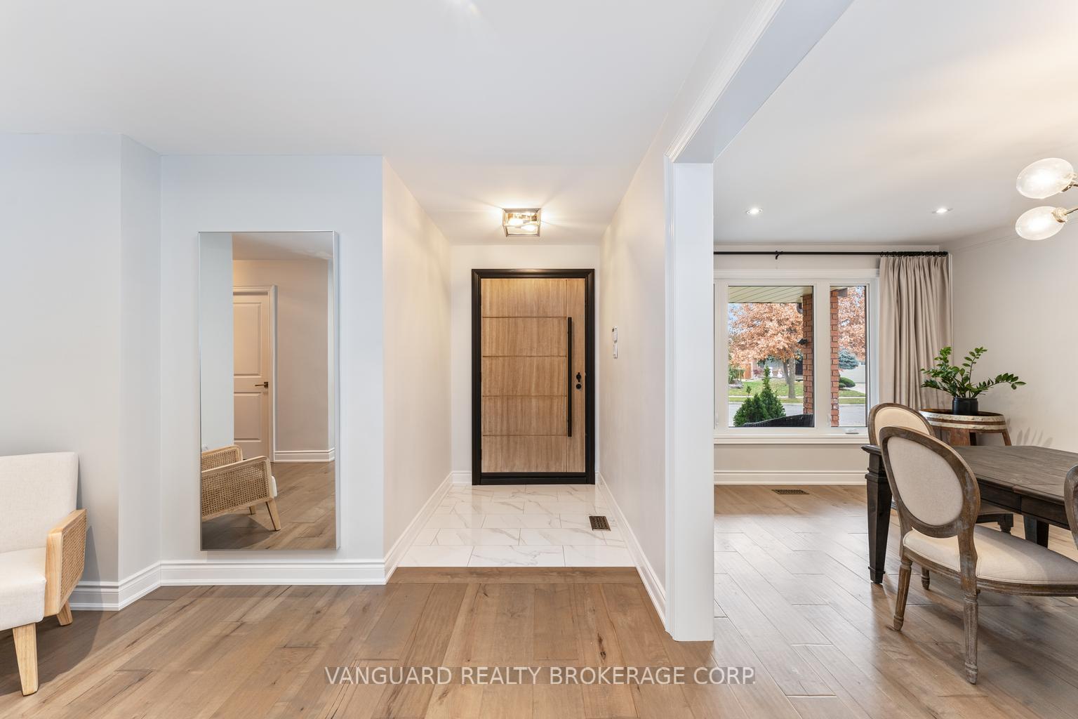 Photo 3 of 61 Belair Way, Vaughan, East Woodbridge — HOMEH