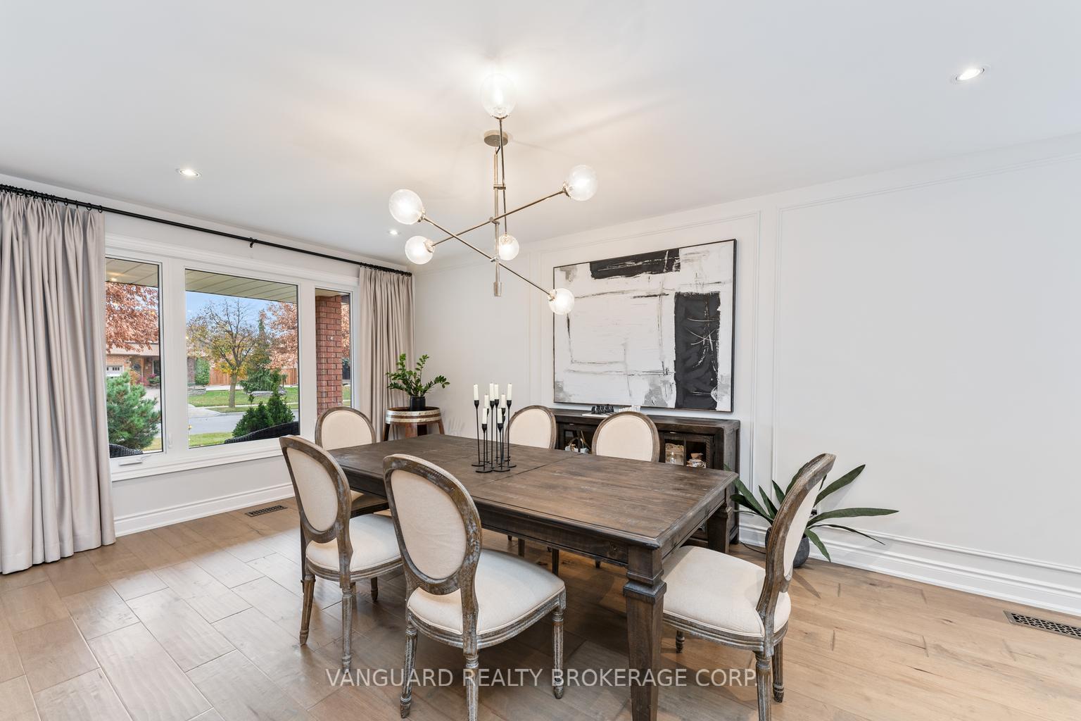 Photo 4 of 61 Belair Way, Vaughan, East Woodbridge — HOMEH