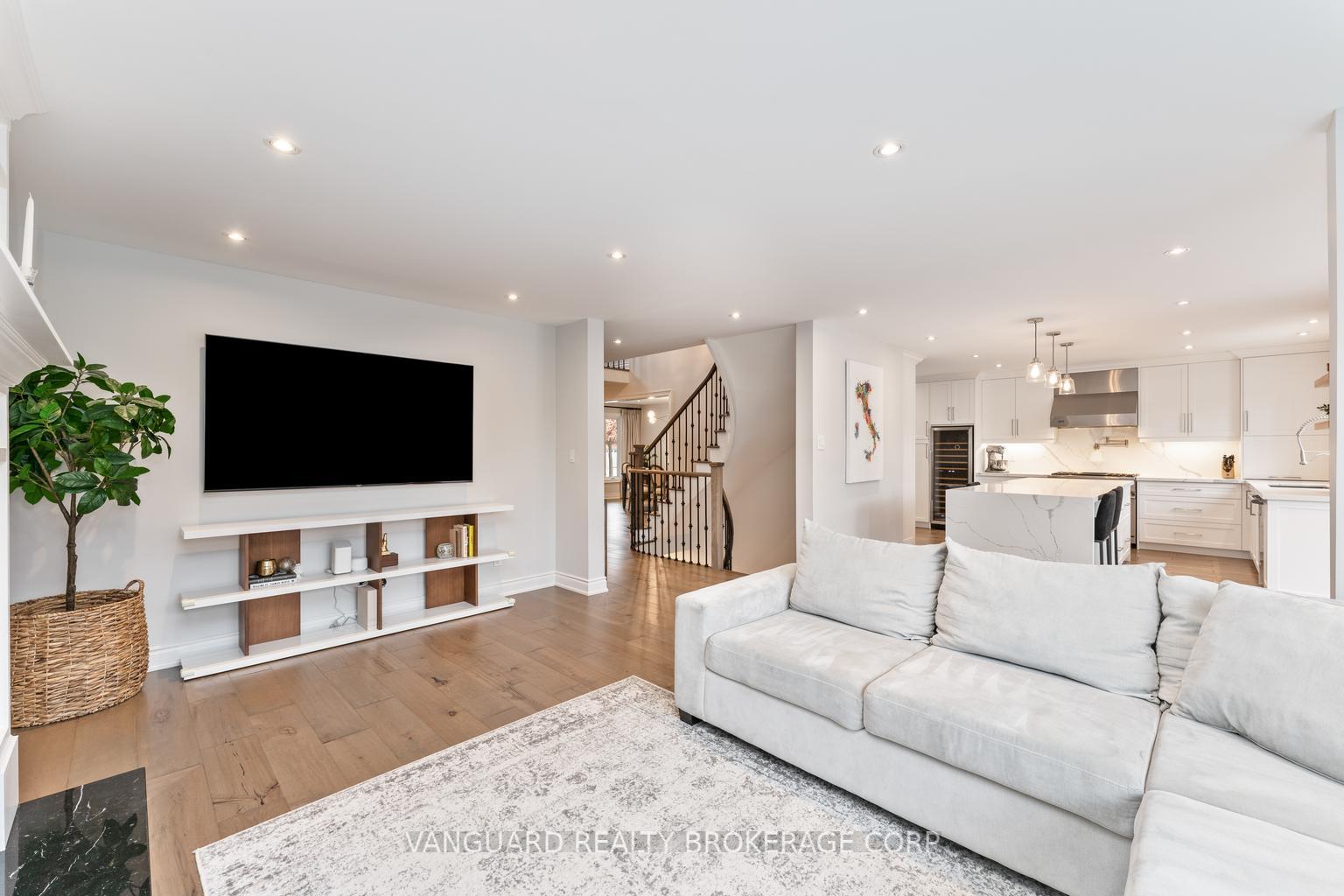 Photo 20 of 61 Belair Way, Vaughan, East Woodbridge — HOMEH