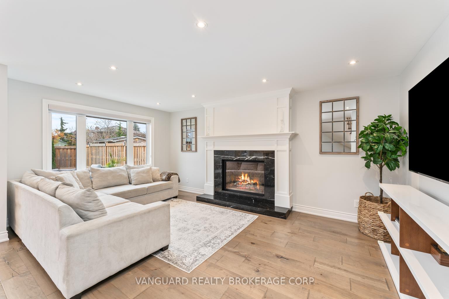 Photo 19 of 61 Belair Way, Vaughan, East Woodbridge — HOMEH