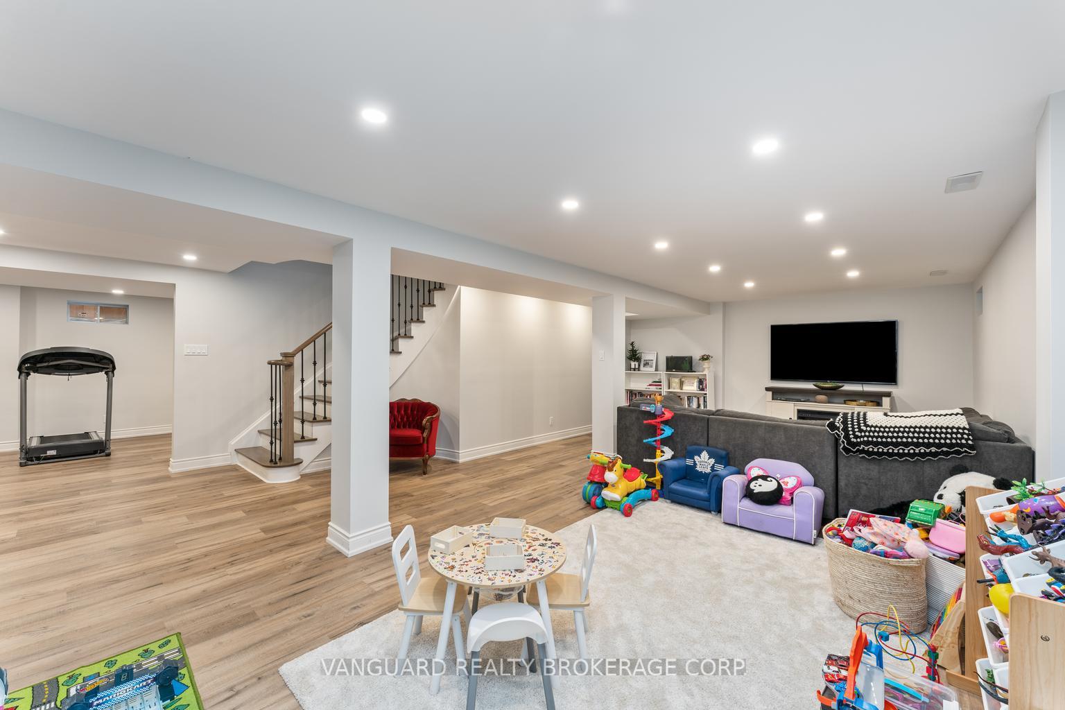 Photo 35 of 61 Belair Way, Vaughan, East Woodbridge — HOMEH