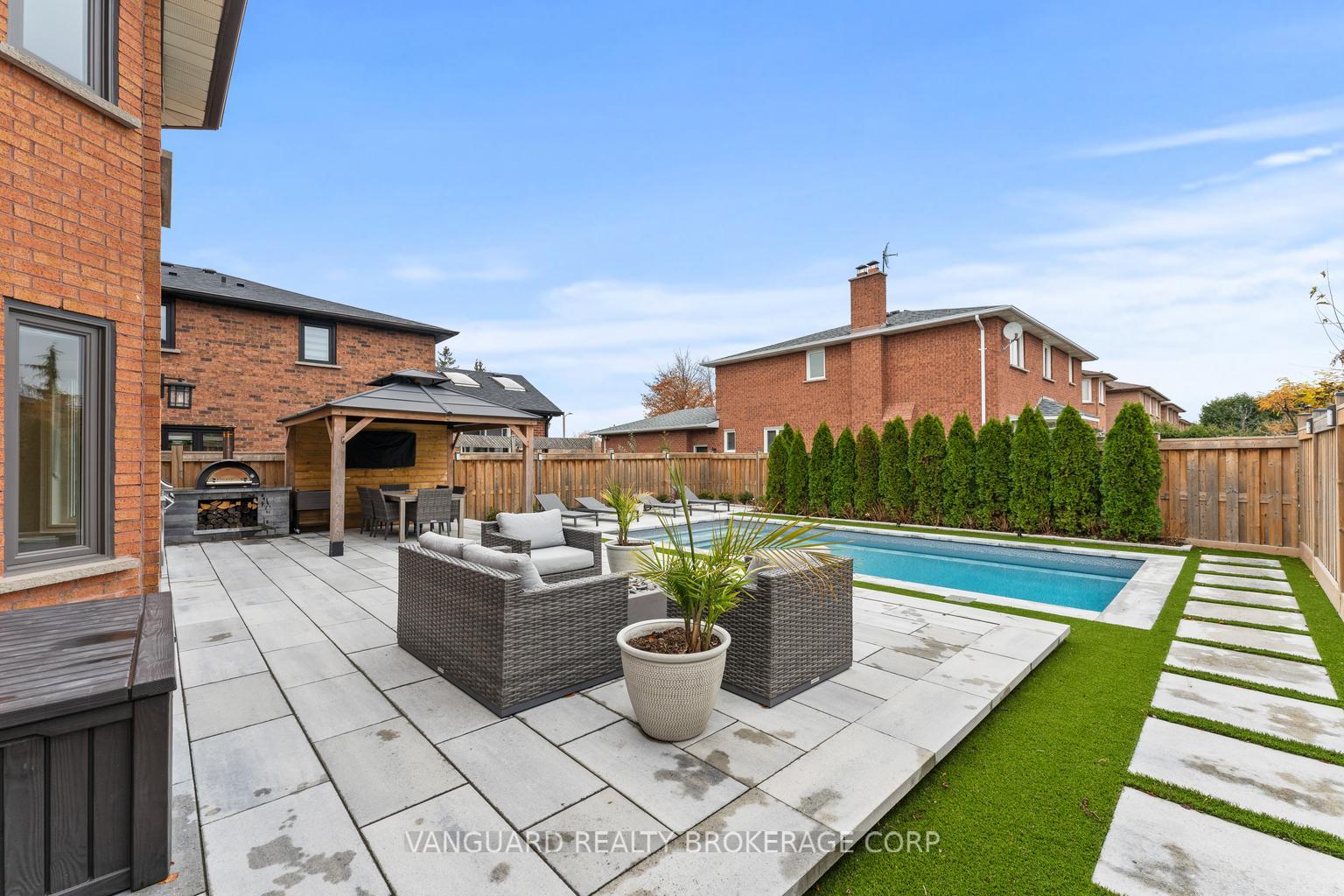 Photo 37 of 61 Belair Way, Vaughan, East Woodbridge — HOMEH