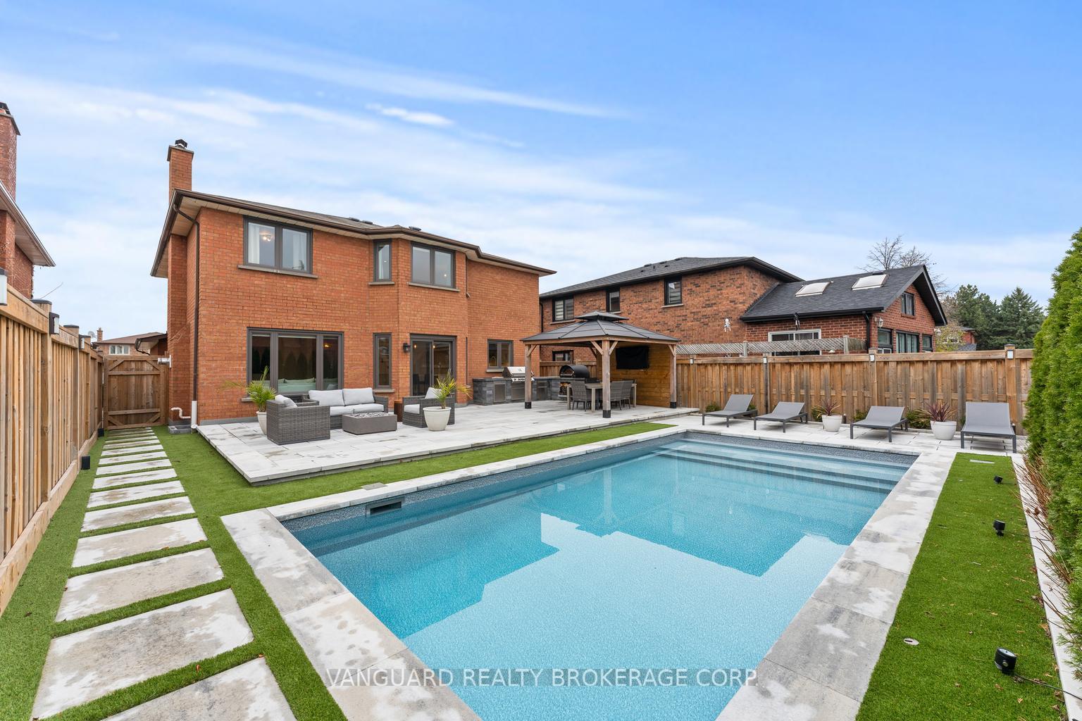 Photo 34 of 61 Belair Way, Vaughan, East Woodbridge — HOMEH