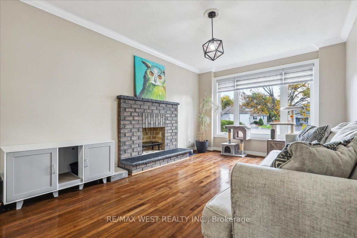 Photo 5 of 1502 Streamside Court, Pickering, Bay Ridges — HOMEH