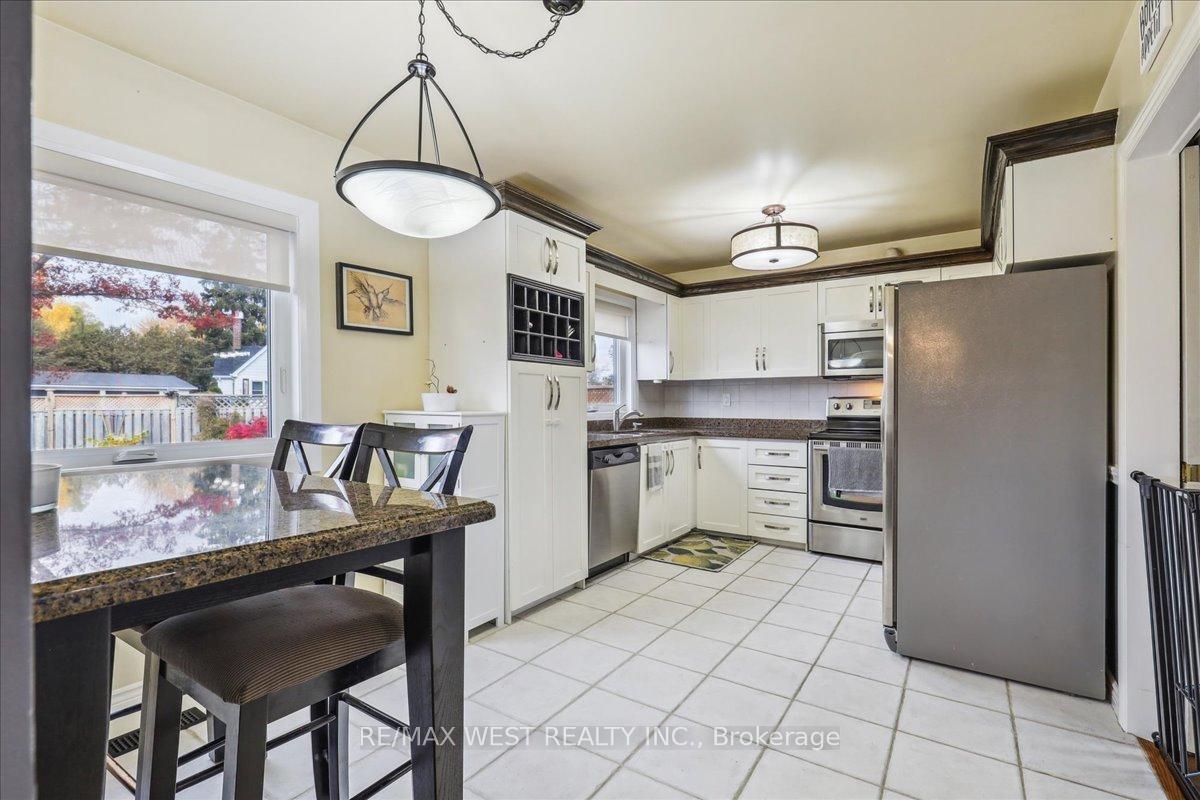 Photo 4 of 1502 Streamside Court, Pickering, Bay Ridges — HOMEH