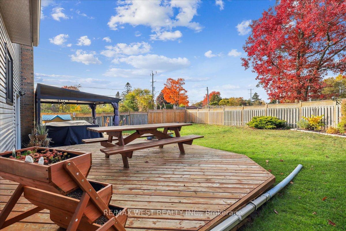 Photo 7 of 1502 Streamside Court, Pickering, Bay Ridges — HOMEH
