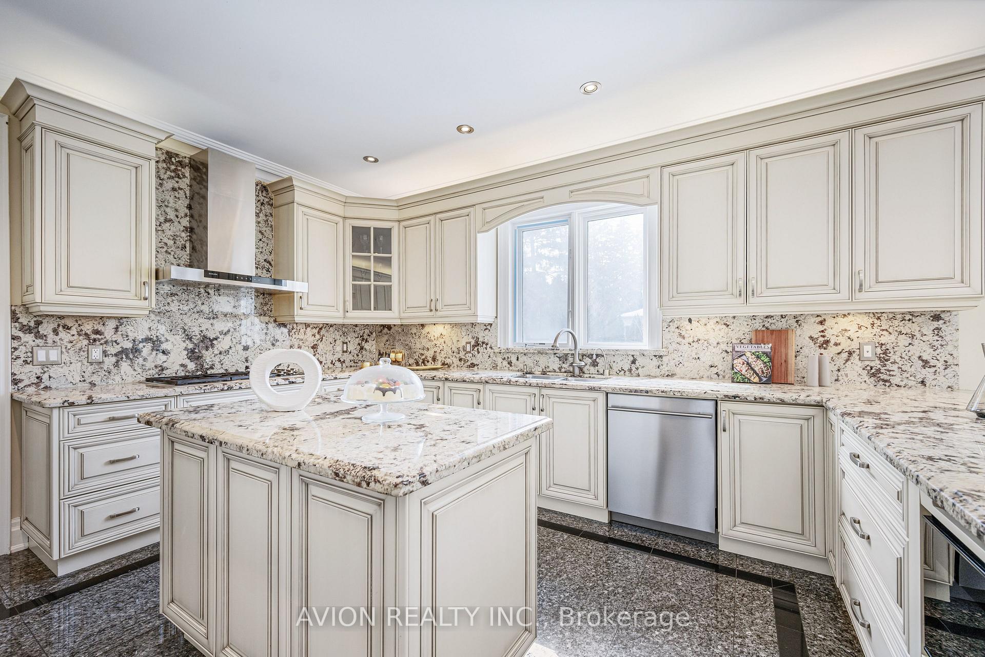 Photo 39 of 13 Bayview Forest Lane, Markham, Grandview — HOMEH