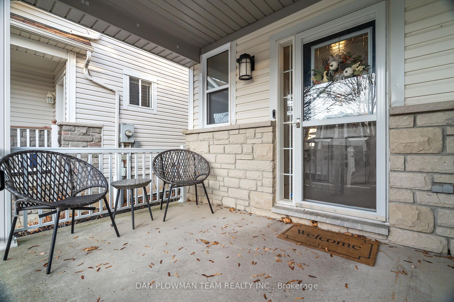Photo 3 of 103 Charest Place, Whitby, Brooklin — HOMEH