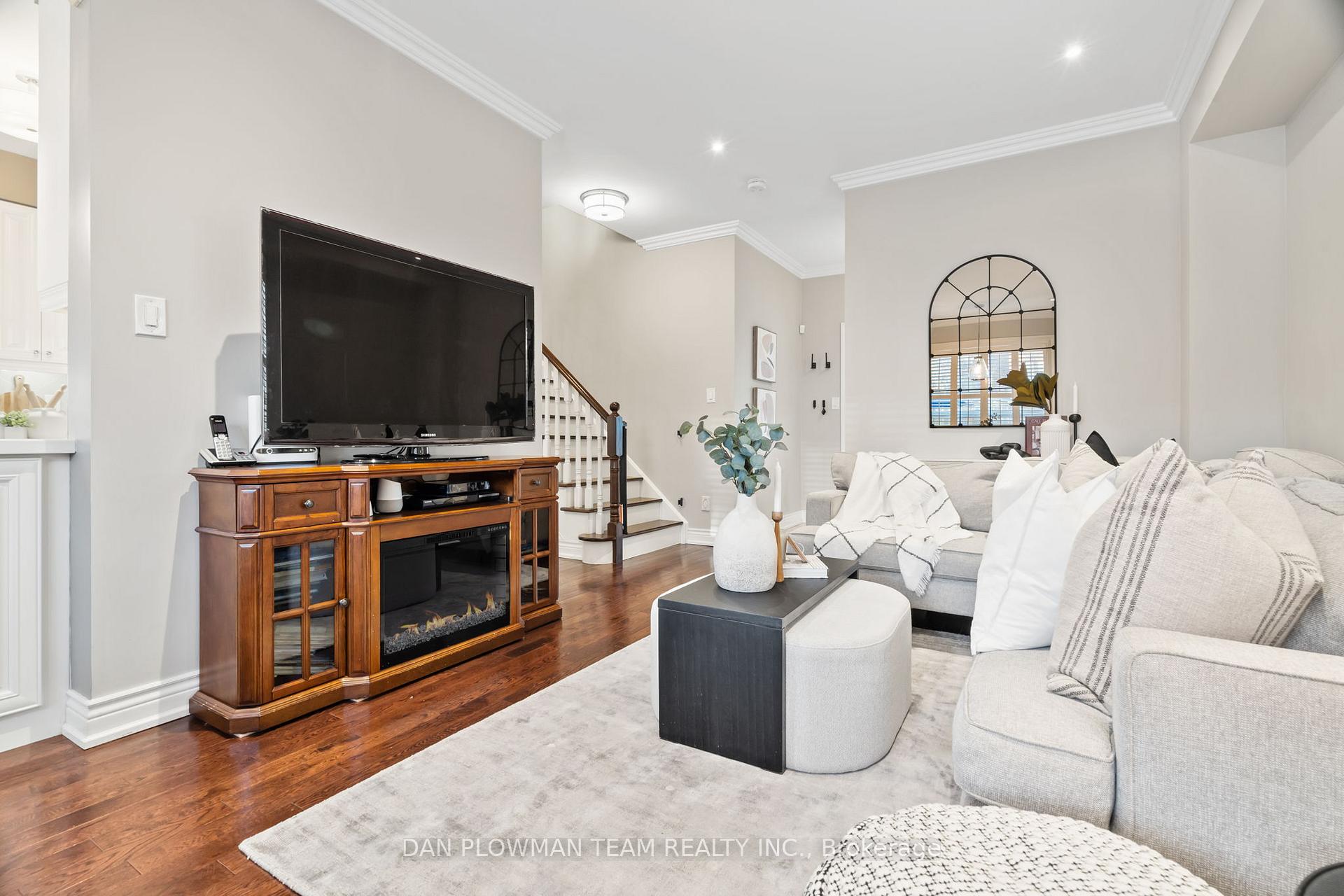 Photo 4 of 103 Charest Place, Whitby, Brooklin — HOMEH