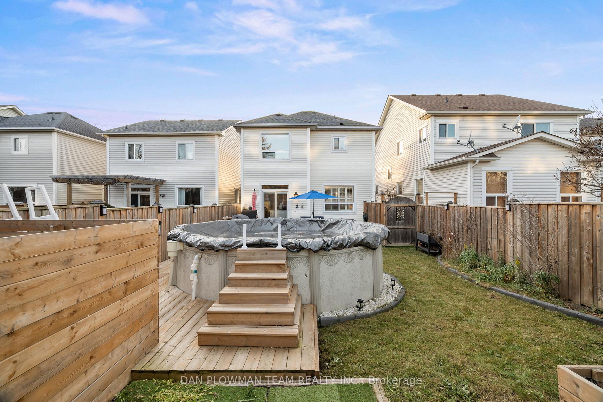 Photo 23 of 103 Charest Place, Whitby, Brooklin — HOMEH