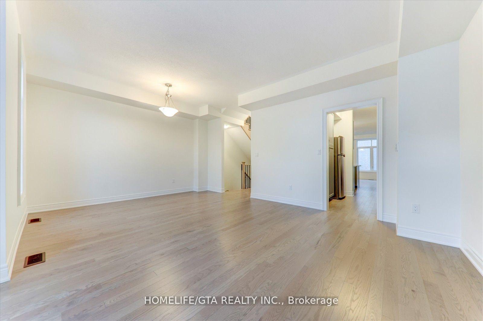 Photo 4 of 6 Phillipsen Way, Markham, Cedarwood — HOMEH