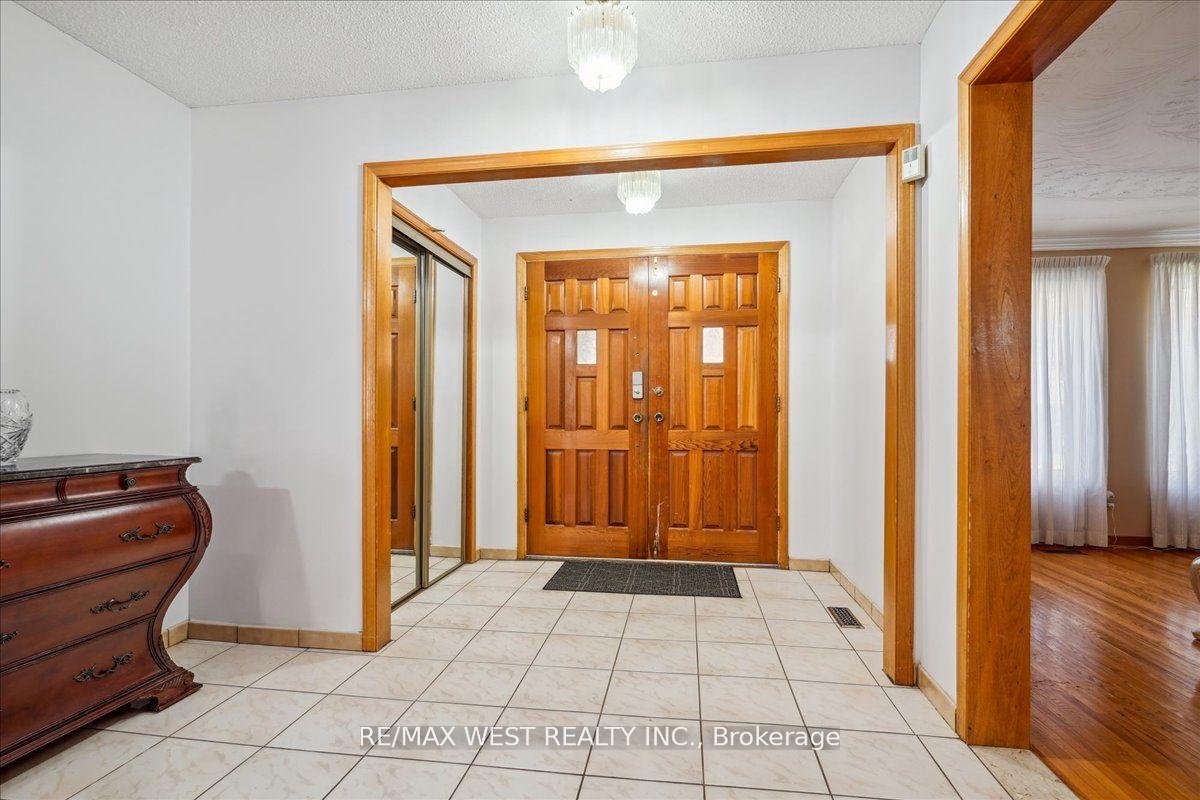 Photo 4 of 17 Dowling Circle, Markham, Milliken Mills East — HOMEH