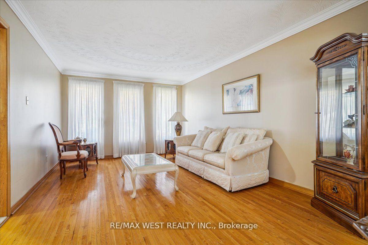 Photo 5 of 17 Dowling Circle, Markham, Milliken Mills East — HOMEH