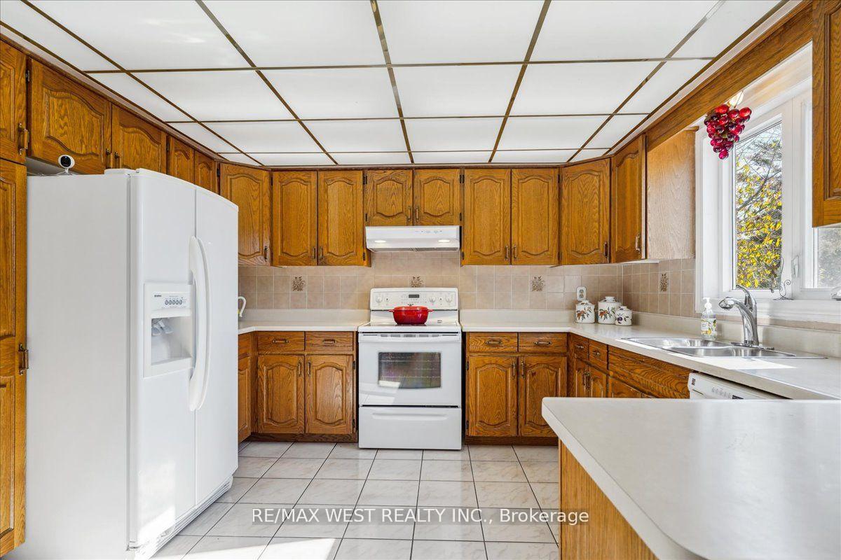 Photo 2 of 17 Dowling Circle, Markham, Milliken Mills East — HOMEH