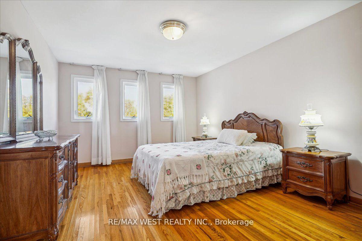 Photo 8 of 17 Dowling Circle, Markham, Milliken Mills East — HOMEH