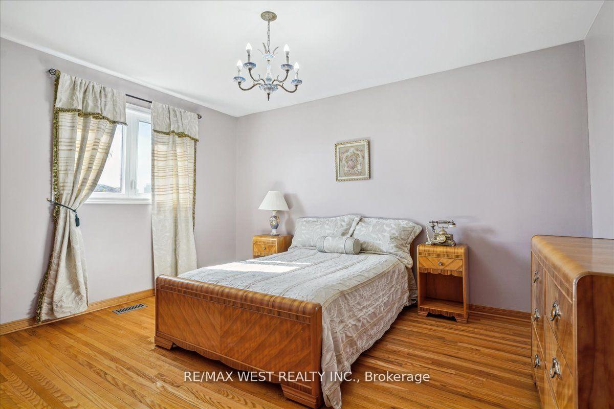 Photo 11 of 17 Dowling Circle, Markham, Milliken Mills East — HOMEH