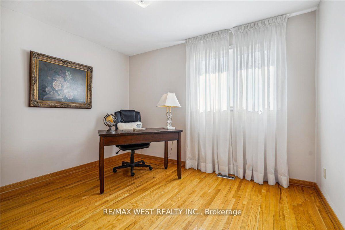 Photo 15 of 17 Dowling Circle, Markham, Milliken Mills East — HOMEH