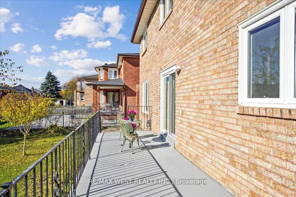 Photo 16 of 17 Dowling Circle, Markham, Milliken Mills East — HOMEH