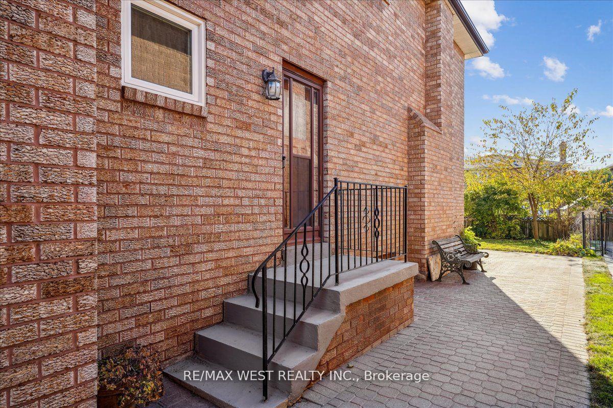 Photo 14 of 17 Dowling Circle, Markham, Milliken Mills East — HOMEH