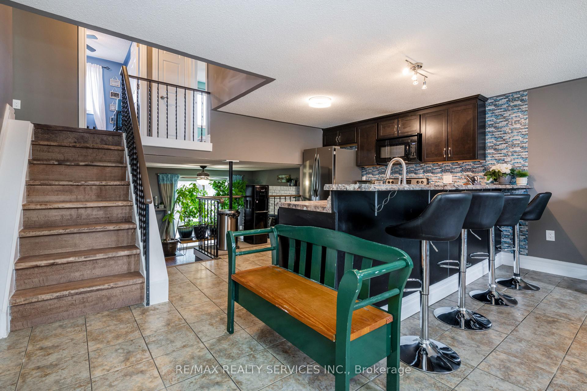 Photo 14 of 8 Wells Crescent, Barrie, Sunnidale — HOMEH