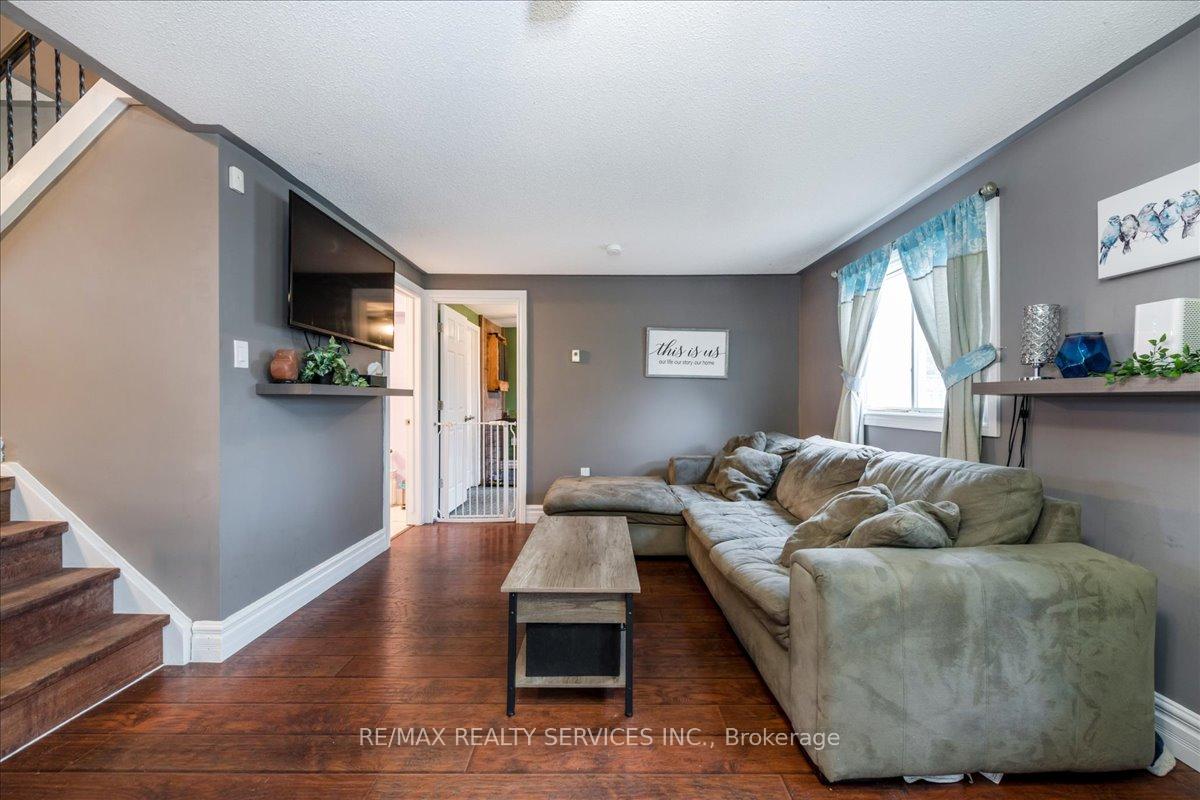 Photo 4 of 8 Wells Crescent, Barrie, Sunnidale — HOMEH