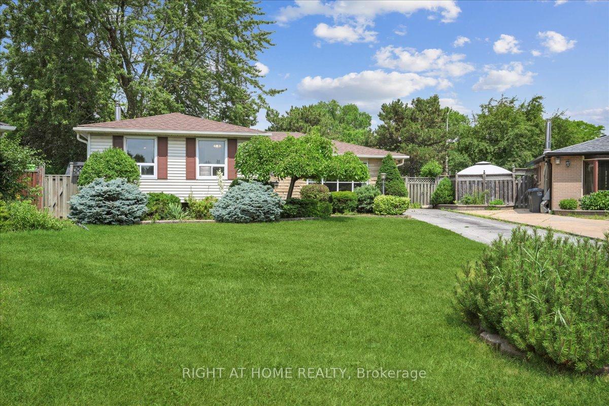 Photo 1 of 12 Eldon Court, Brampton, Southgate — HOMEH