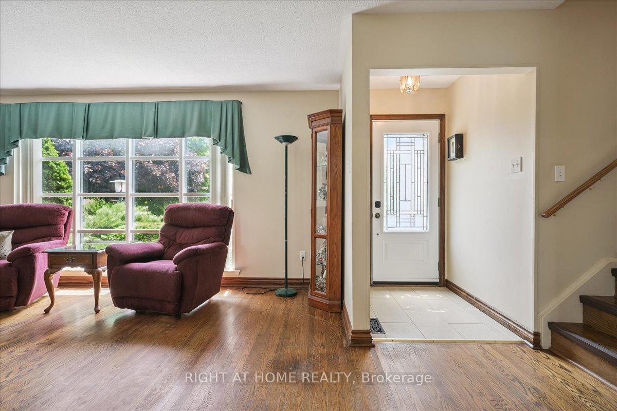 Photo 2 of 12 Eldon Court, Brampton, Southgate — HOMEH