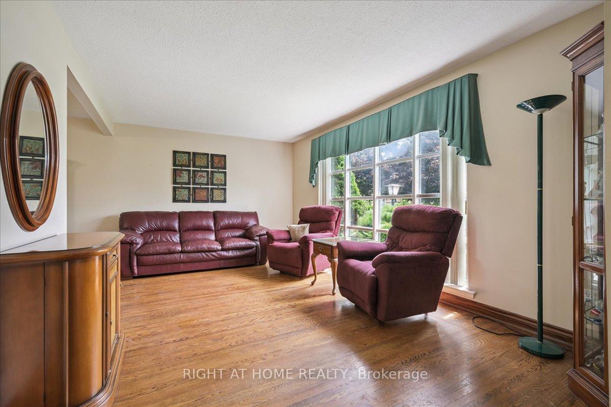 Photo 4 of 12 Eldon Court, Brampton, Southgate — HOMEH