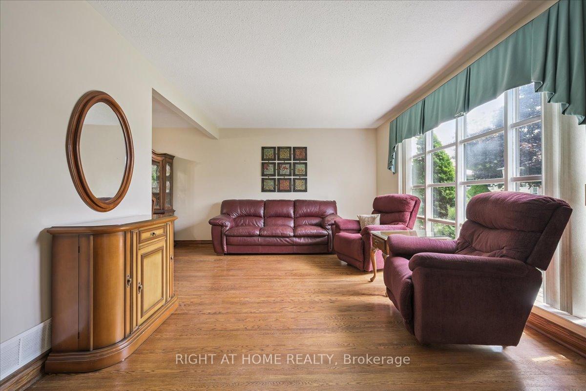 Photo 10 of 12 Eldon Court, Brampton, Southgate — HOMEH