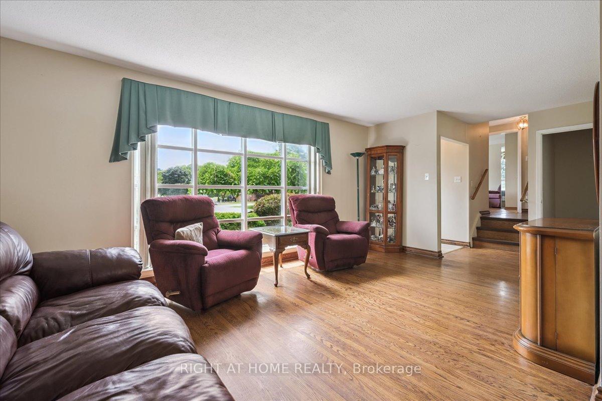 Photo 3 of 12 Eldon Court, Brampton, Southgate — HOMEH