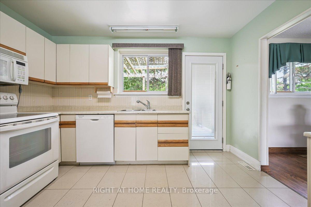 Photo 8 of 12 Eldon Court, Brampton, Southgate — HOMEH