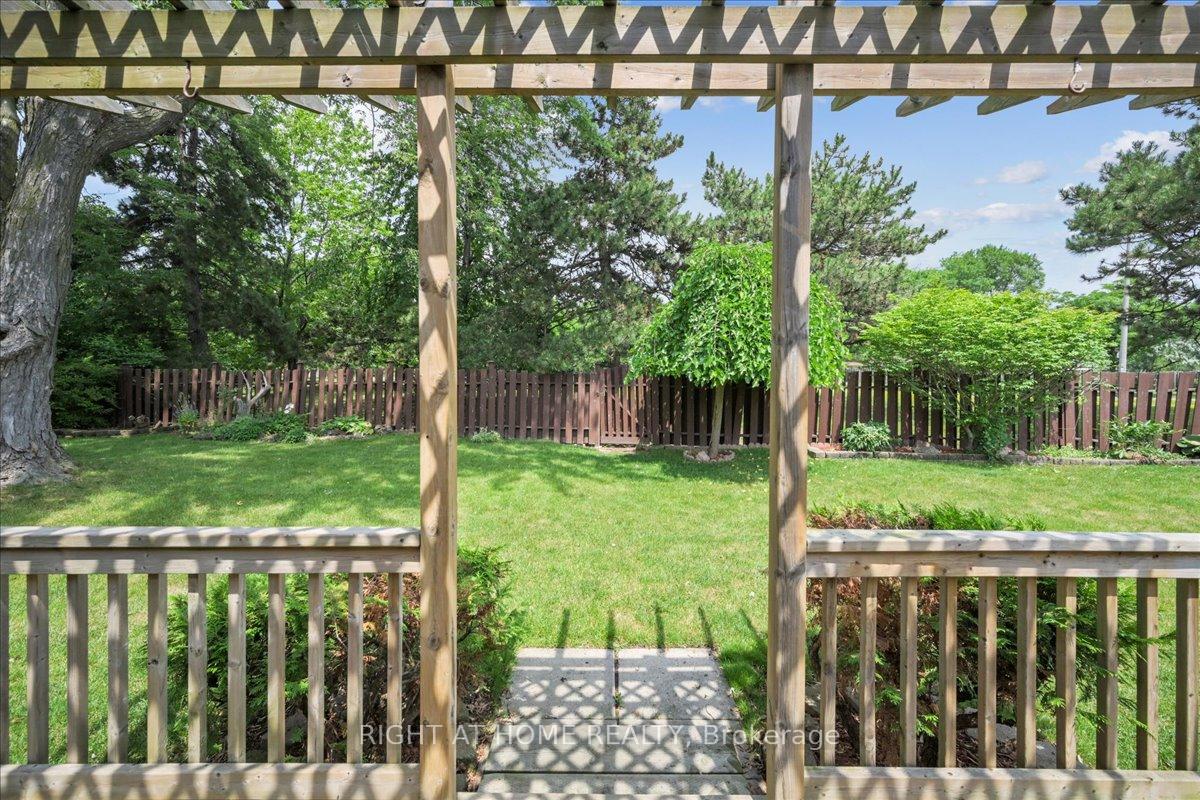 Photo 33 of 12 Eldon Court, Brampton, Southgate — HOMEH