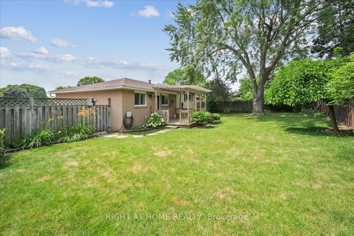 Photo 31 of 12 Eldon Court, Brampton, Southgate — HOMEH
