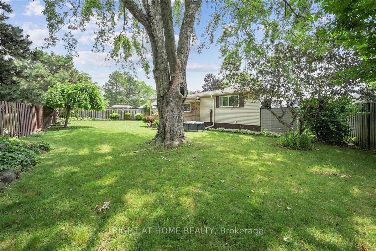 Photo 23 of 12 Eldon Court, Brampton, Southgate — HOMEH