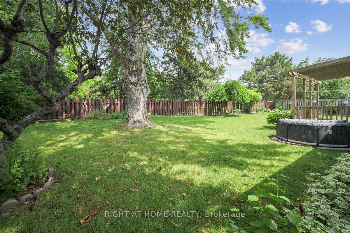 Photo 36 of 12 Eldon Court, Brampton, Southgate — HOMEH